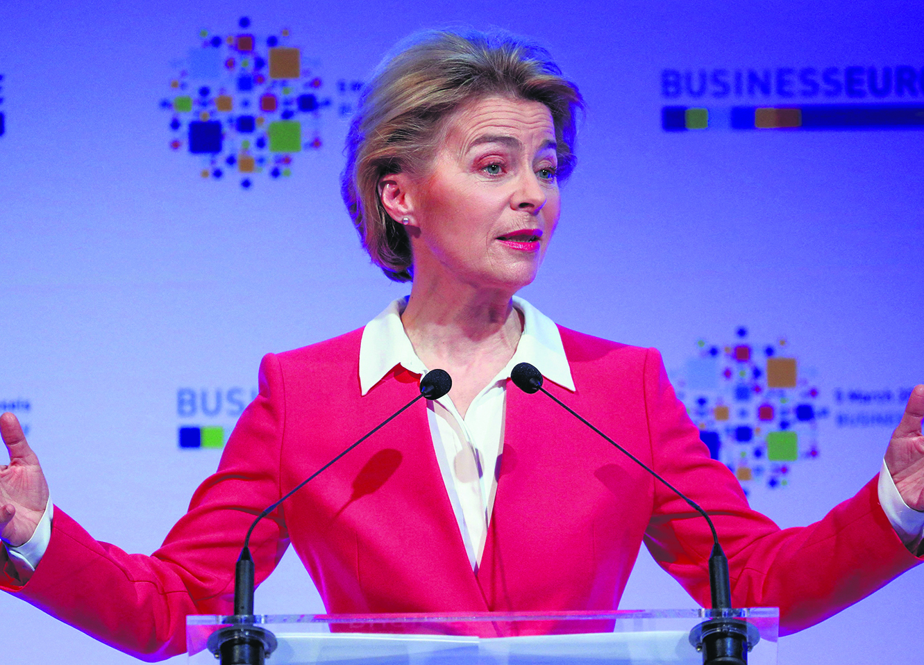 Von der Leyen: governos devem concentrar compras para a defesa na União Europeia