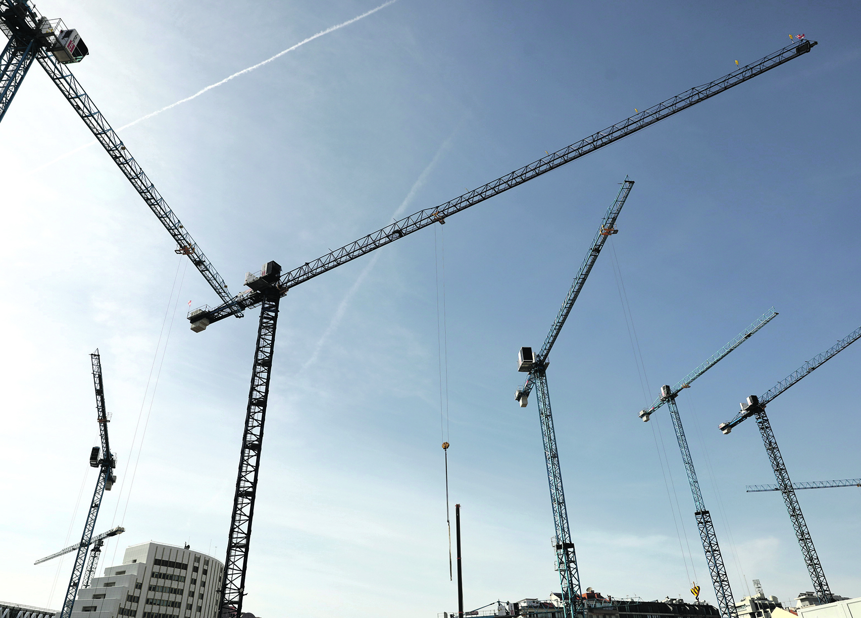 Imobili&aacute;rio vai continuar a crescer, mas com ajustamento