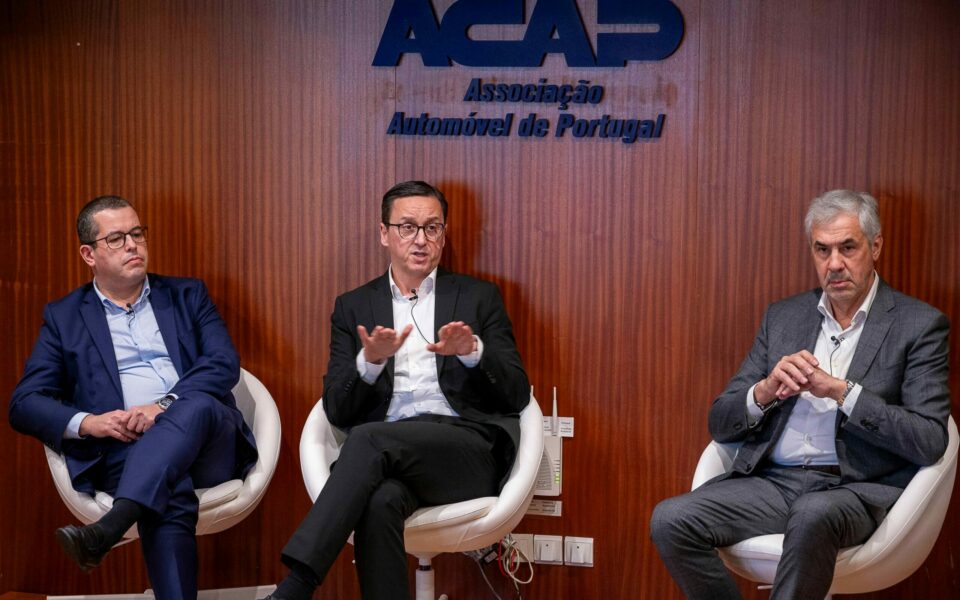 Cheques at&eacute; 5 mil euros em troca de carro para abate, defende setor autom&oacute;vel