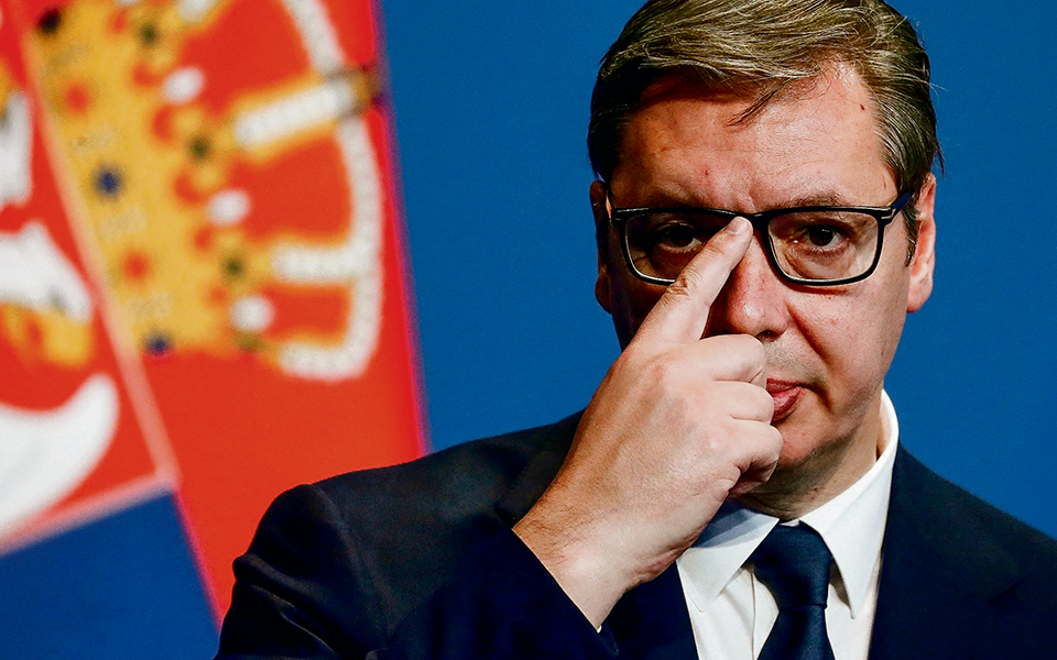 Aleksandar Vucic: presidente sérvio emparedado entre dois ‘desamores’