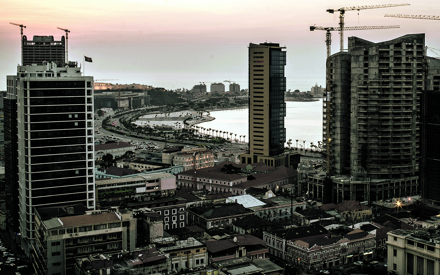 Angola:Orçamento do Estado está refém da dívida