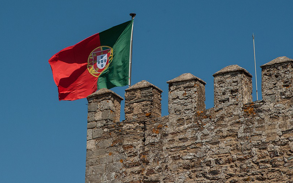 Portugal entre os sete países imunes à vaga de deputados populistas