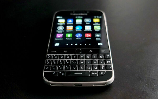 BlackBerry ganha segunda vida no software autom&oacute;vel e aposta na rob&oacute;tica