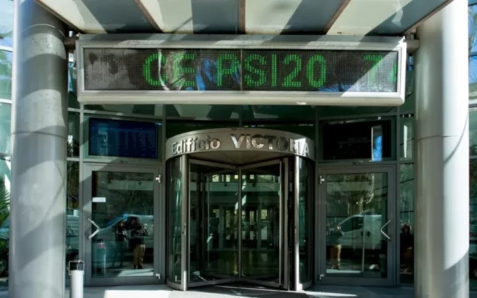 Lucros das empresas do PSI caem 11% no primeiro semestre para 2,7 mil milhões