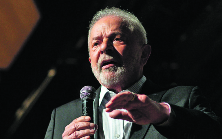 Brasil: Lula da Silva preocupado em manter os militares nos quartéis