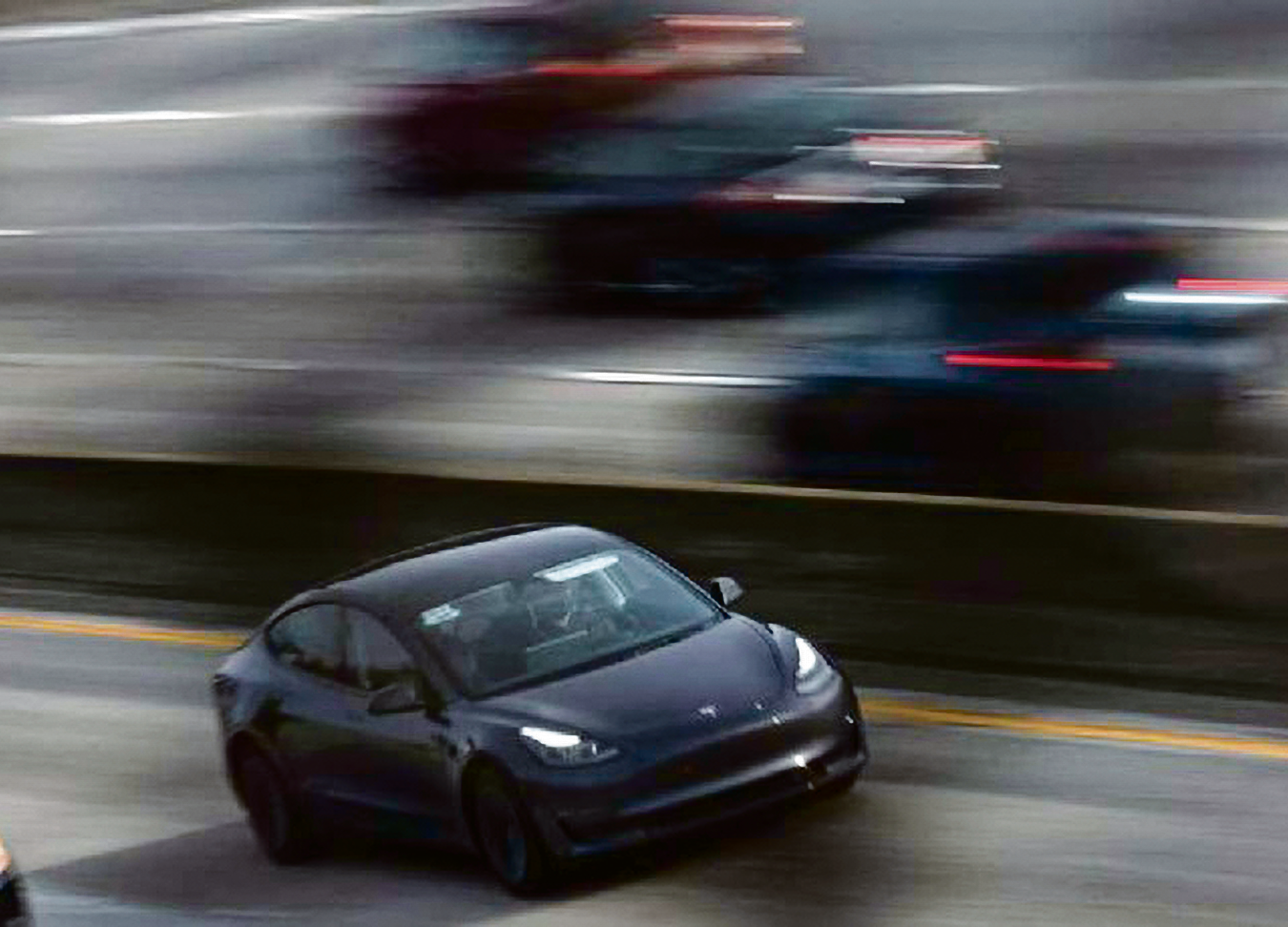 Carros el&eacute;tricos gastam 30% mais pneus. Tesla Model 3 lidera