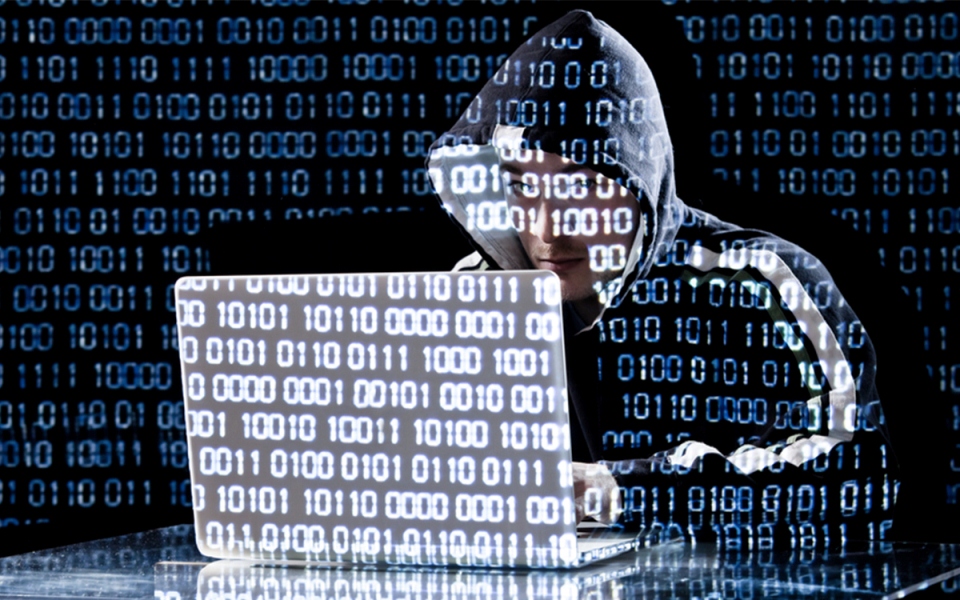 Juntos no passo  à frente dos ‘hackers’  e do ‘malware’