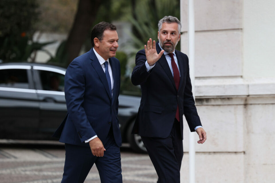Ventura off, PS e AD disputam eleitorado zangado e cansado