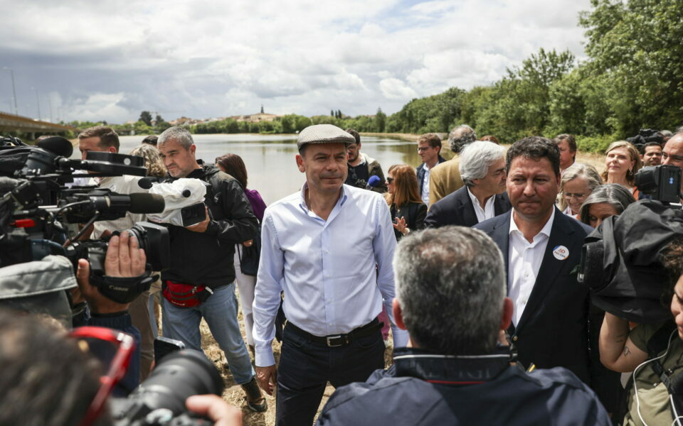 AD à conquista de agricultores. PS reforça apelo ao voto útil