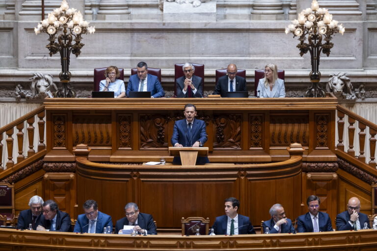 Governo admite empréstimos europeus para defesa e compras conjuntas na UE