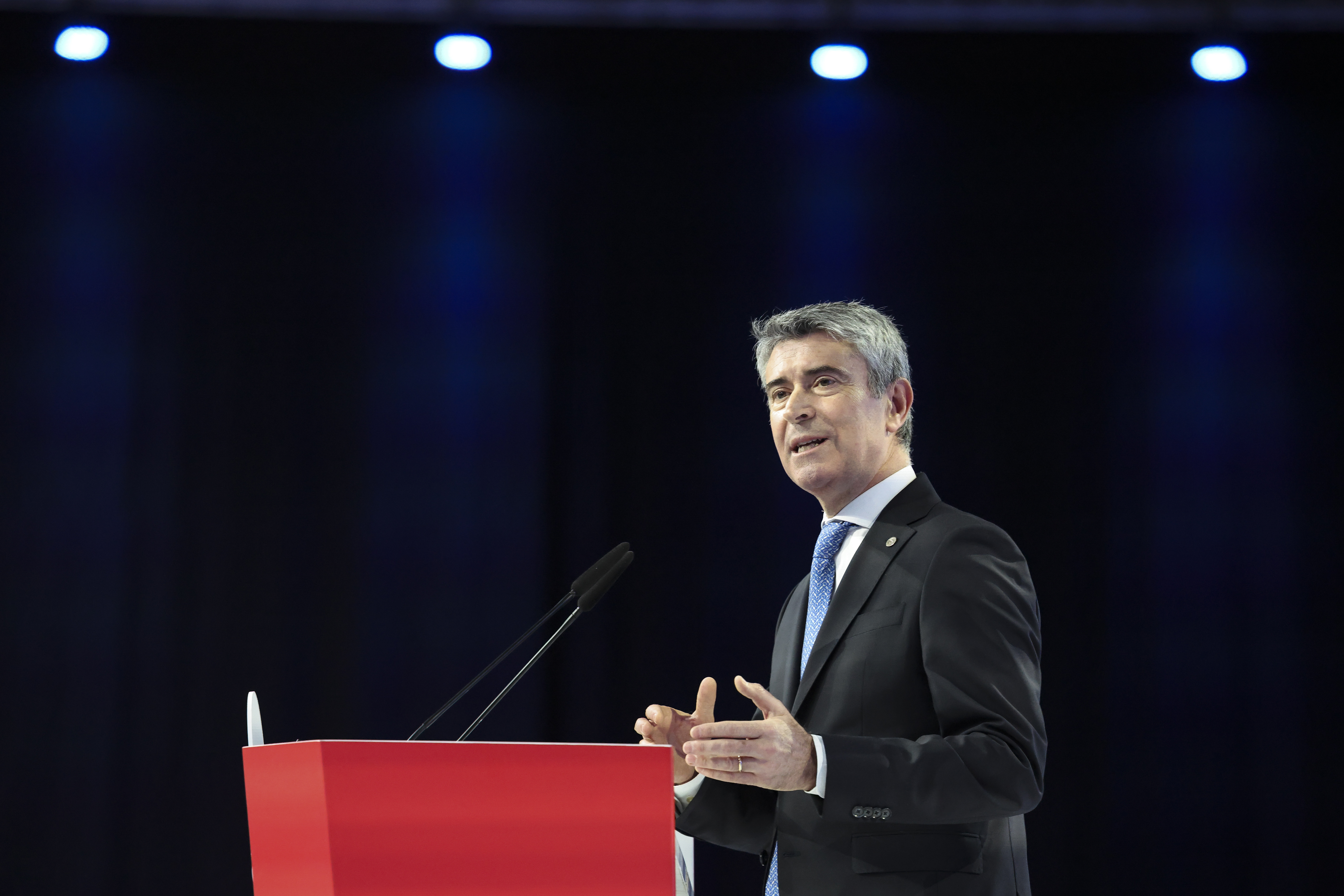 PS quer menos IVA nos alimentos e combust&iacute;veis. Montenegro descarta