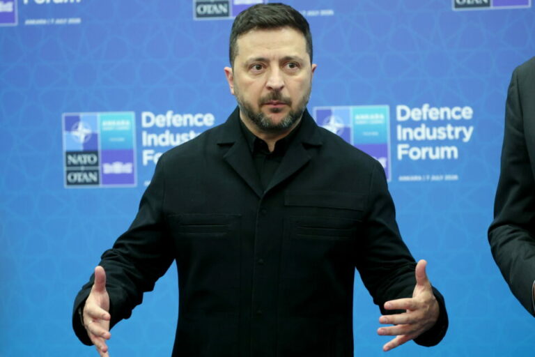 Zelensky pede ao parlamento que aprove reformas para desbloquear verbas da UE