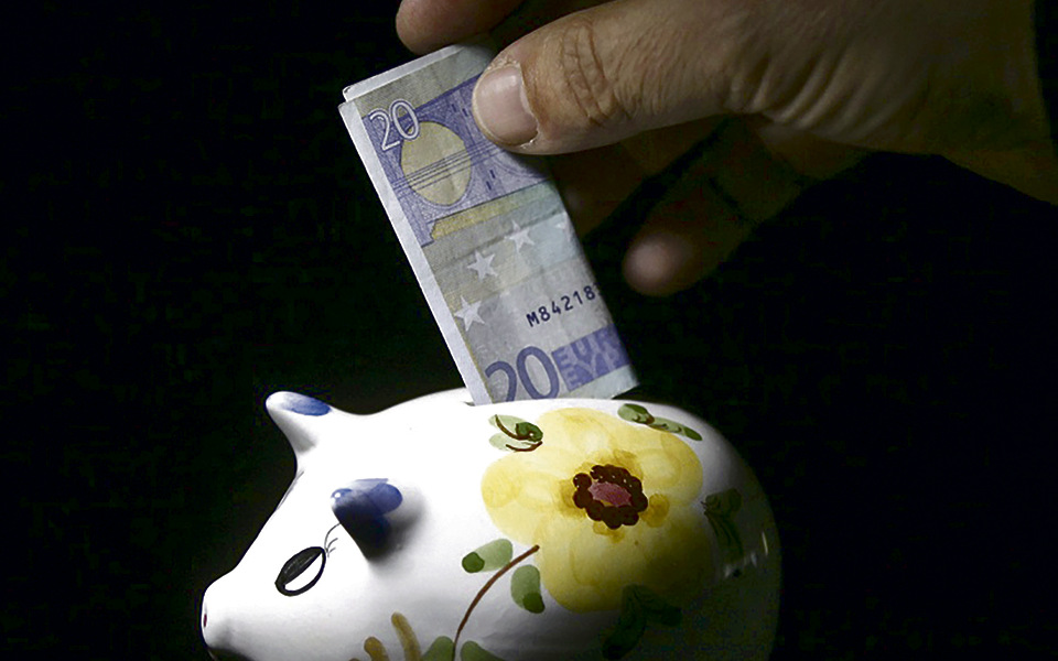 Portugueses foram dos que mais recorreram a poupanças face à subida da inflação, diz OCDE