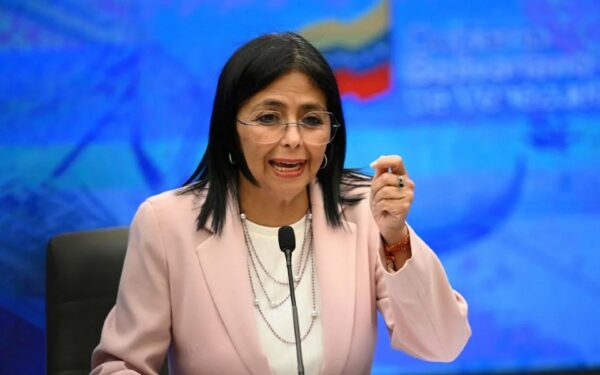 Venezuela: governo interino assegura que continuar&aacute; o regime de Nicol&aacute;s Maduro