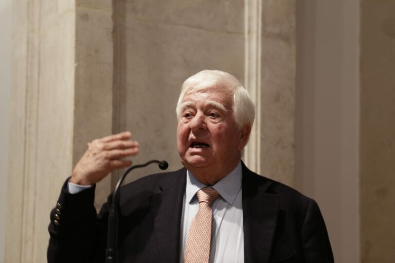 Contra "rigidez" e "abusos": Medidas da reforma laboral são "justificadas", diz Catroga