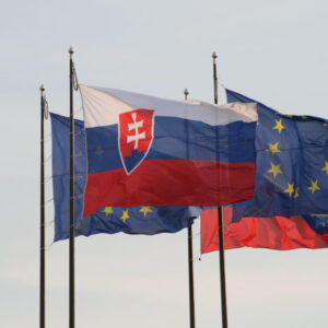Eslováquia: diplomata pró-Ocidente lidera para a segunda volta