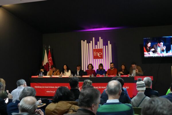 Partidos apresentam soluções para crise da educação em Portugal