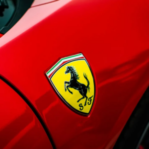 Ferrari aumenta preços devido às tarifas de Trump
