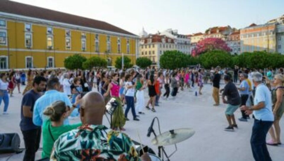 Vai uma dança? 'Festas na Rua' prolongam o espírito das férias