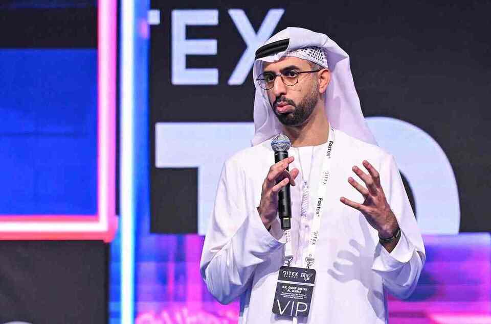 "Inteligência Artificial não pode ser regulada como tecnologia", realça ministro da Economia dos Emirados Árabes Unidos