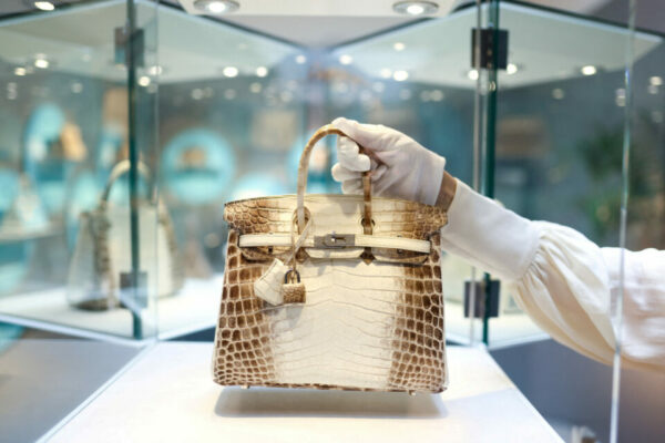 Hermès bate as rivais e alcança máximo histórico perto dos 300 mil milhões