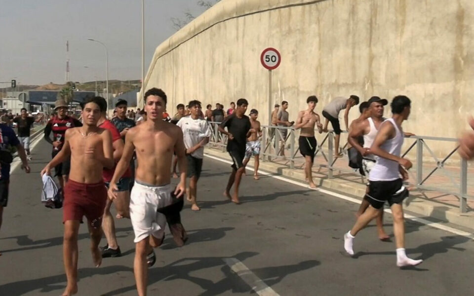 Crise migrat&oacute;ria em Ceuta: Uni&atilde;o Europeia apoia Espanha e mant&eacute;m Schengen