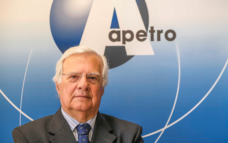 “Os ministros vão de Lisboa ao Porto de carro elétrico? Não vão”