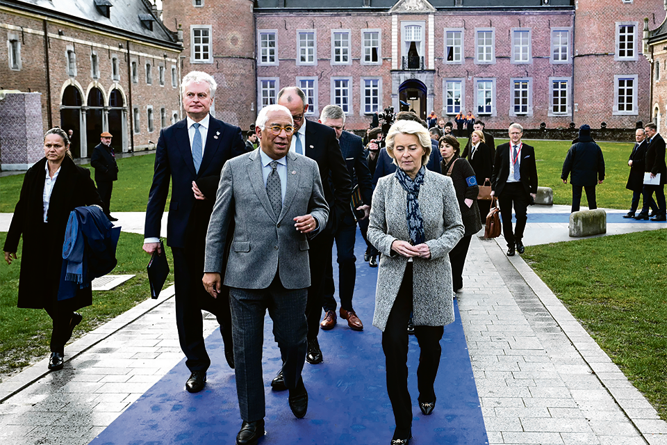 Industriais t&ecirc;m  um s&oacute; pedido para  os decisores: ajam!