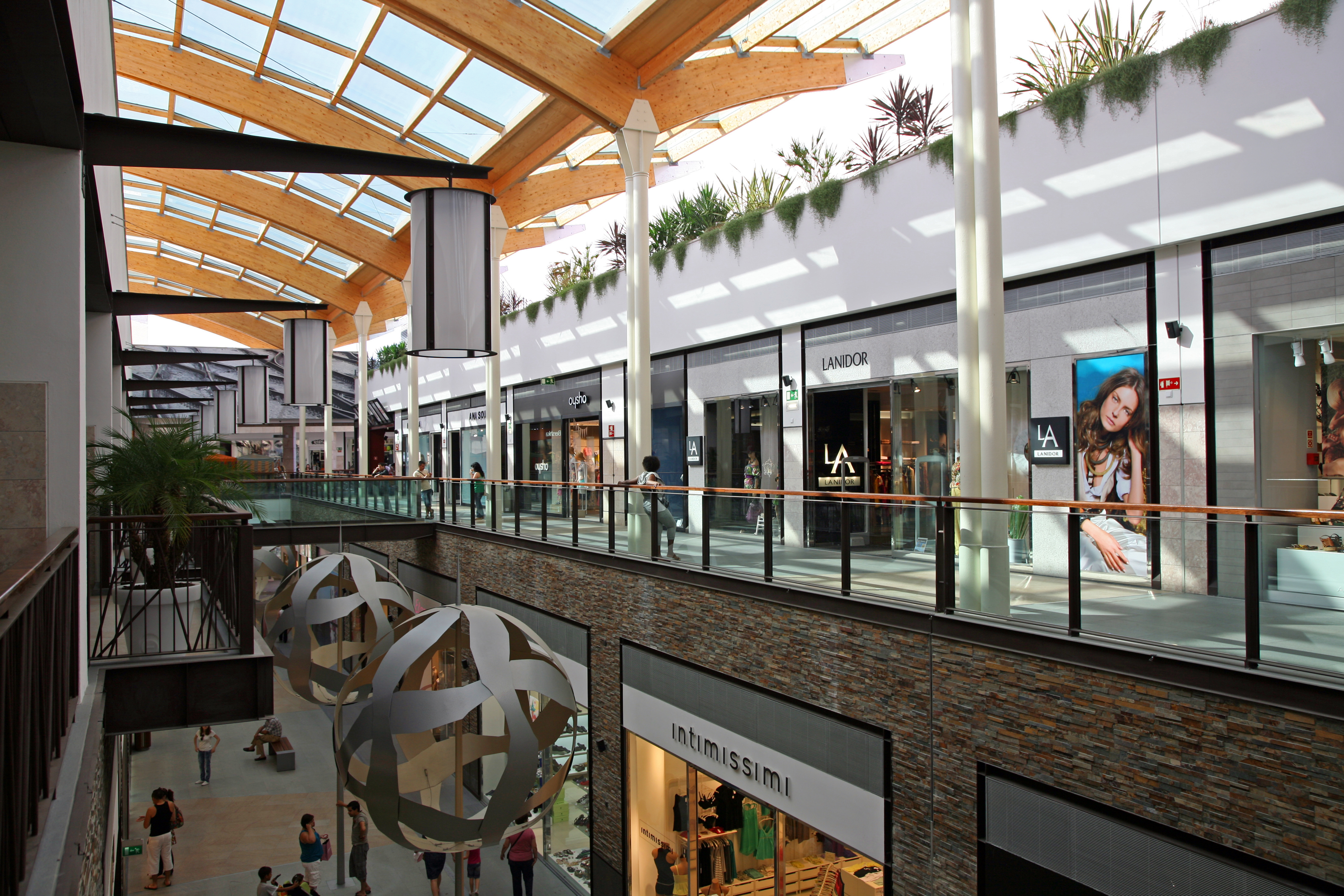 BCP admite venda de mais centros comerciais