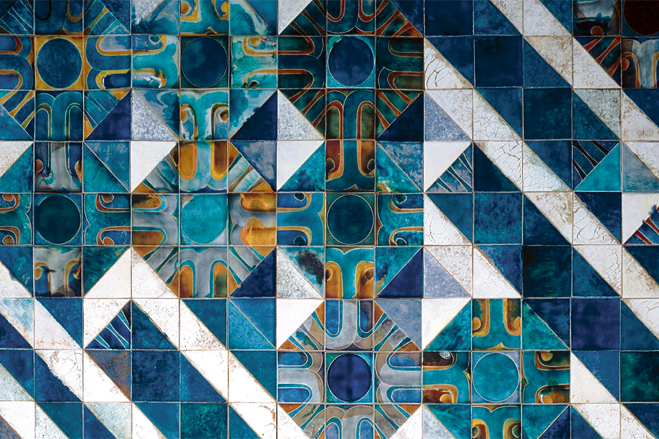 O futuro n&atilde;o est&aacute; apenas &agrave; nossa frente, mas atr&aacute;s de n&oacute;s