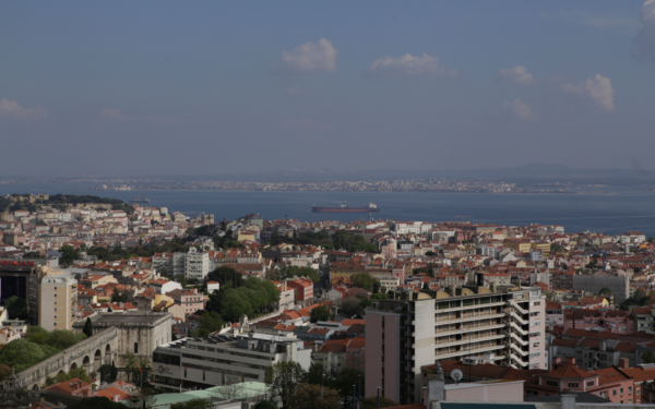 Atrasos nos licenciamentos e aumento da procura travam oferta de habitação na Grande Lisboa