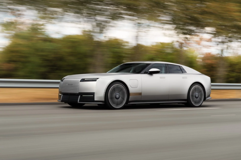 Jaguar joga o futuro num el&eacute;trico de luxo