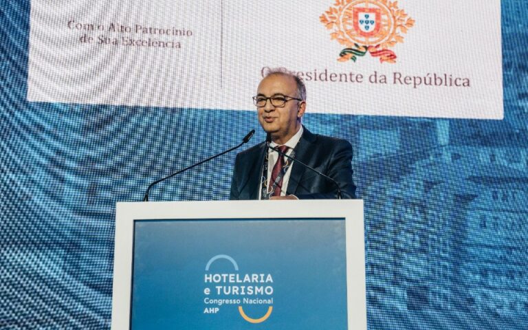 Lu&iacute;s Pedro Martins: "Ser&aacute; porventura a &uacute;ltima oportunidade da regi&atilde;o do Porto e Norte poder acreditar na TAP"