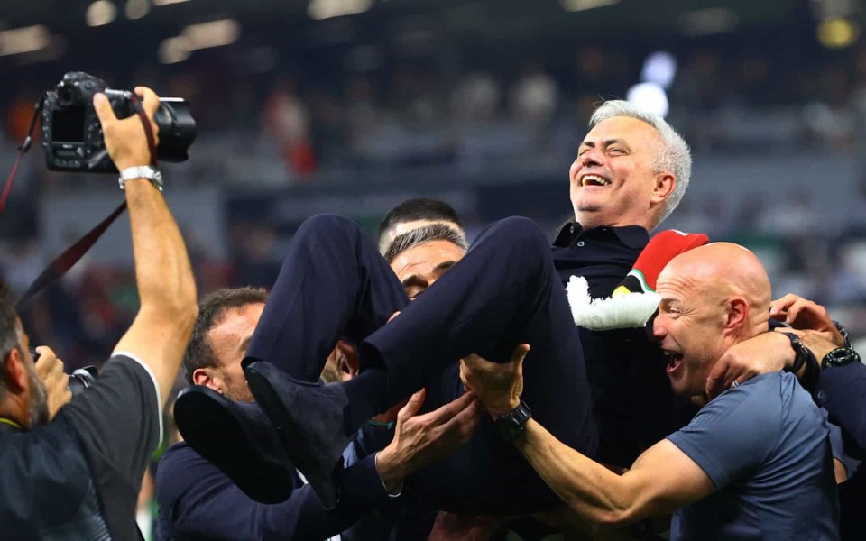Chegada de José Mourinho valoriza ações do SL Benfica em quase 2%