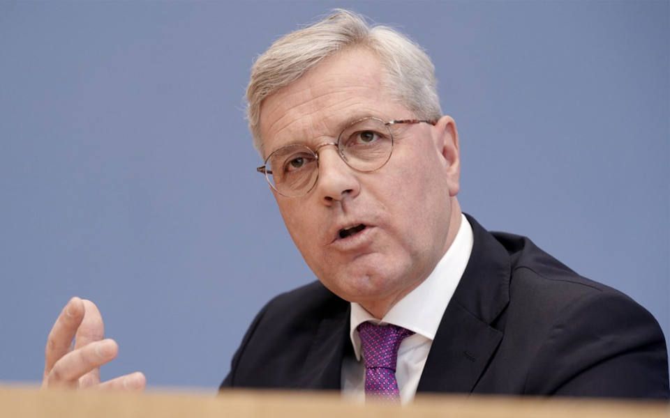 CDU tem candidato mais à esquerda:  o centrista Norbert Röttgen
