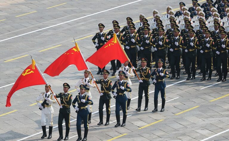 China envia recado a Trump: mostra novas armas e diz não se intimidar com "bullies"