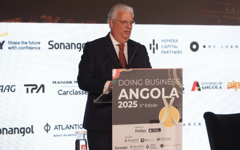 "Angola? As condições estão reunidas. Desafio é fazermos acontecer", diz ministro da Economia