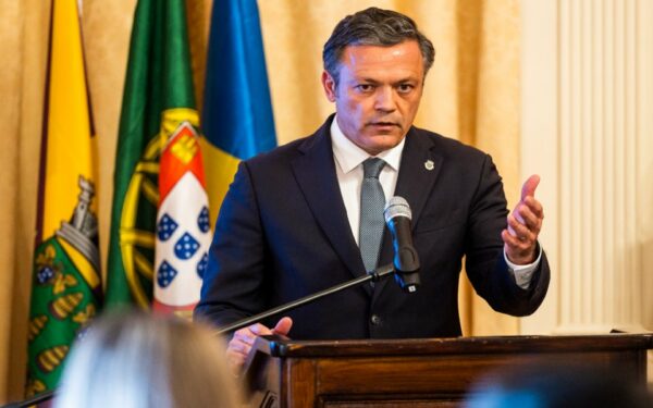Ex-presidente da Câmara do Funchal e outros dois detidos saem em liberdade