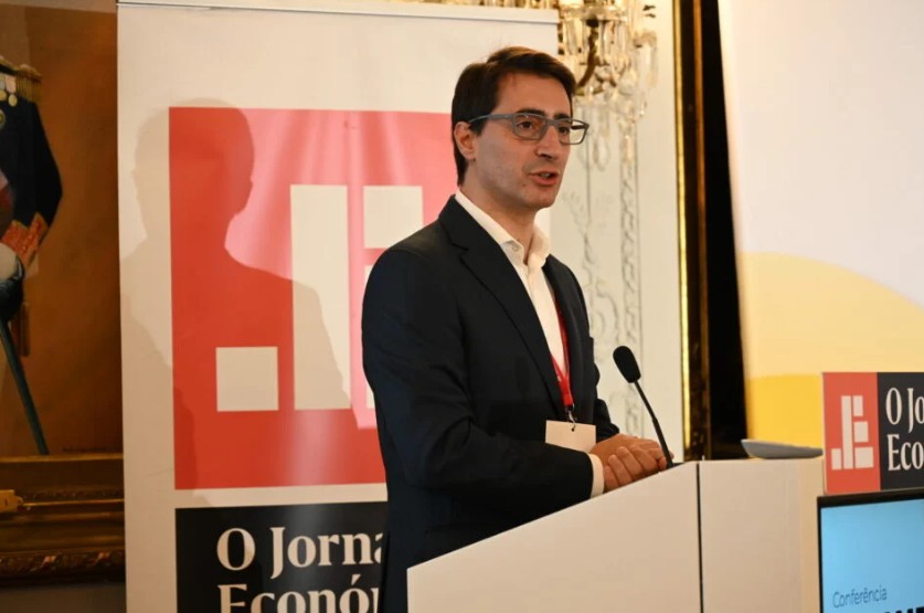 “OE privilegia equilíbrio das contas públicas mas falta ambição na redução da carga fiscal”, destaca Pedro Fugas
