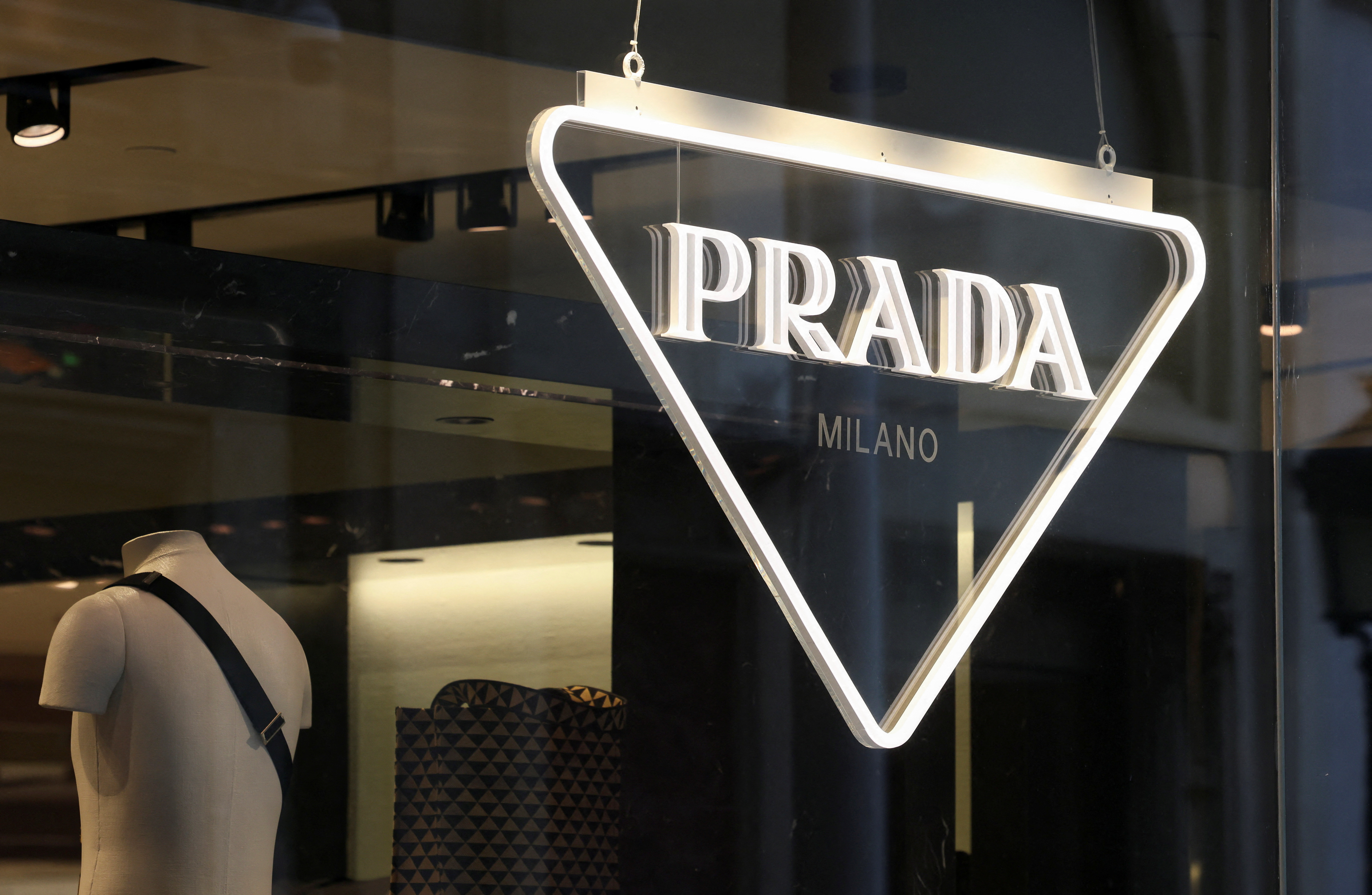 Prada compra Versace em saldos