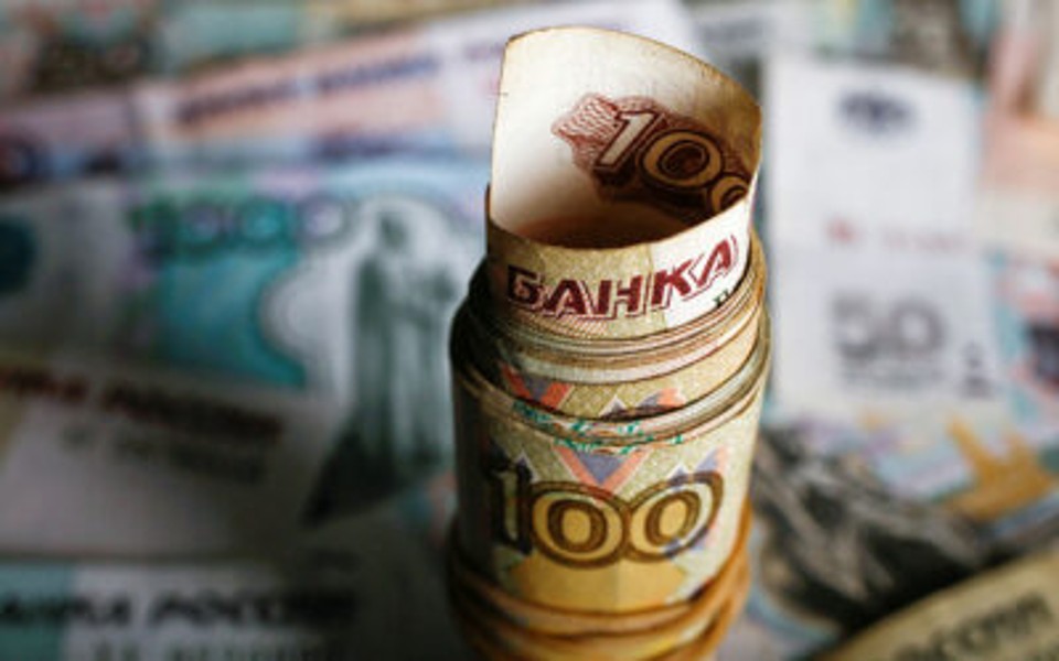 Rússia e China surpreendem mercados com políticas monetárias opostas