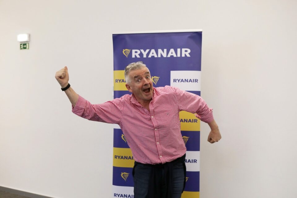 "É uma ideia ilegal aumentar taxas para pré-financiar o aeroporto 15 anos antes de estar construído", diz CEO da Ryanair