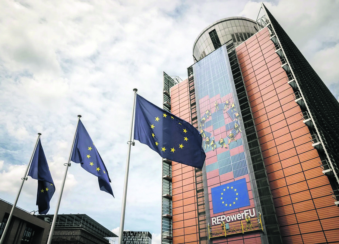O tsunami da União Europeia para segurar o mundo digital