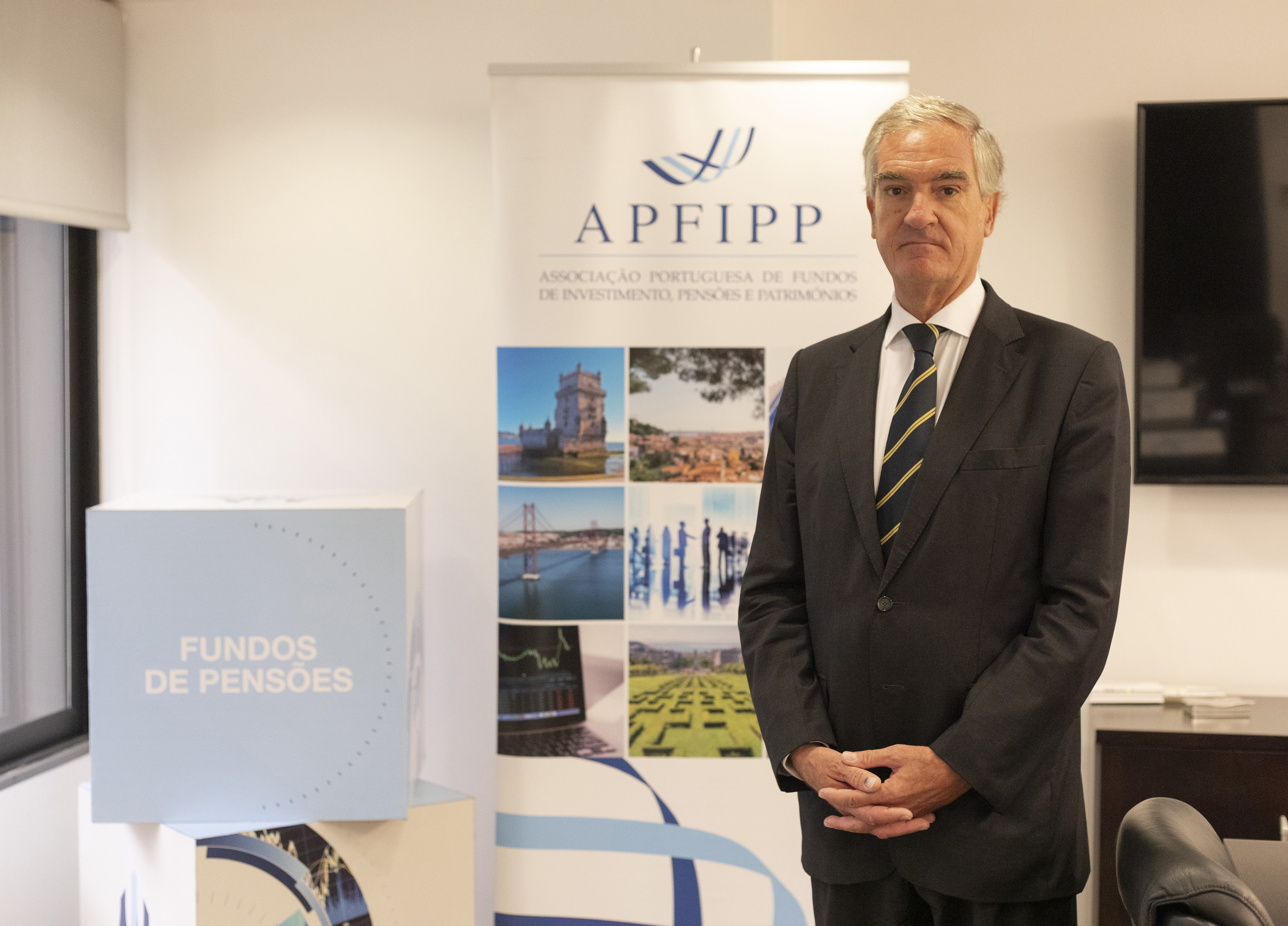 “São precisos incentivos ao investimento  da poupança”