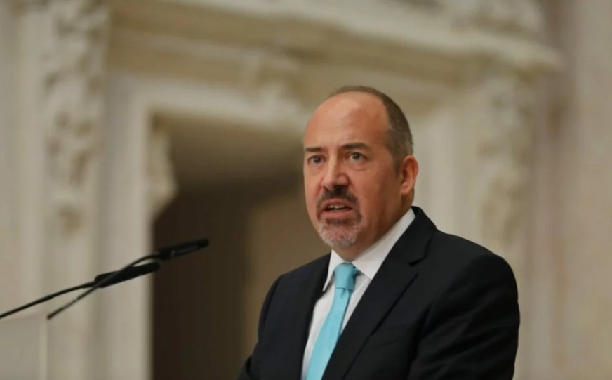 Santos Pereira admite que guerra no M&eacute;dio Oriente ter&aacute; impacto nos pre&ccedil;os