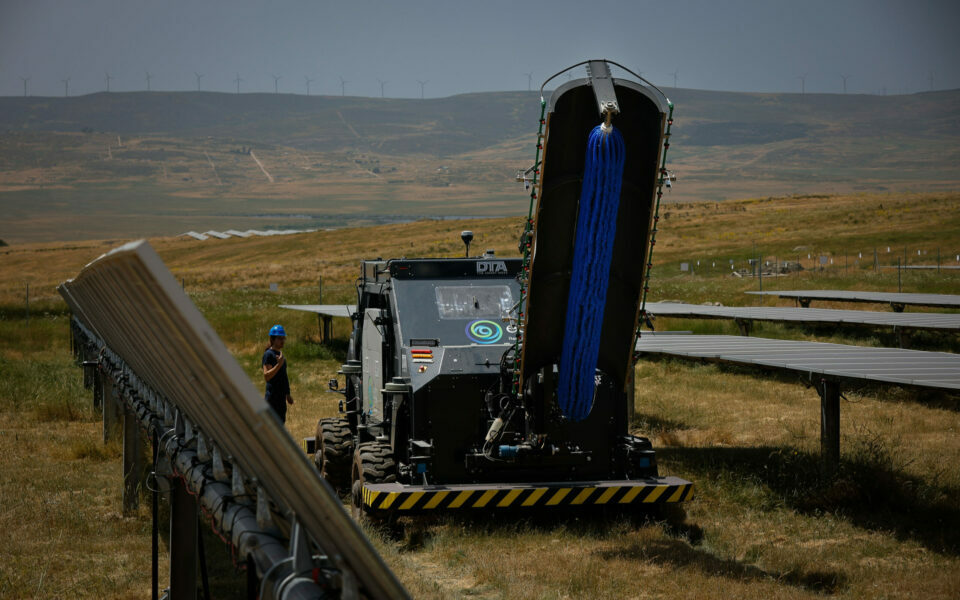 Robots começam a ‘operar’ centrais solares em Portugal em 2026