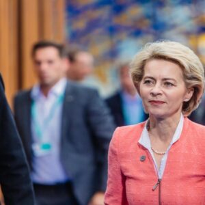 Von der Leyen e líderes europeus garantem que UE irá responder a tarifas de Trump