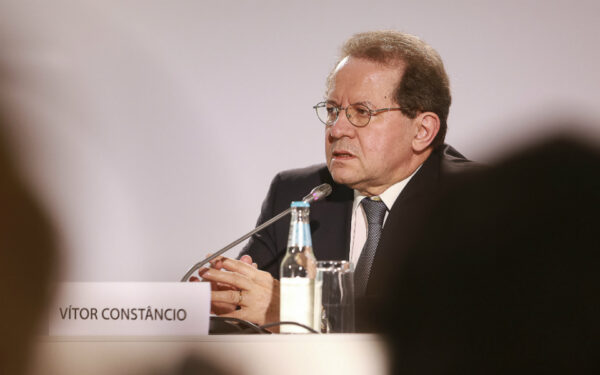 V&iacute;tor Const&acirc;ncio acredita que BCE n&atilde;o ter&aacute; de subir juros em resposta a choque energ&eacute;tico