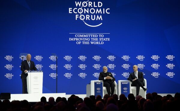 Fórum Económico Mundial investiga o seu próprio fundador