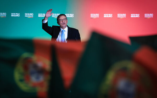 Esquerda e not&aacute;veis do PSD, CDS e IL: quem j&aacute; se juntou a Seguro para a segunda volta